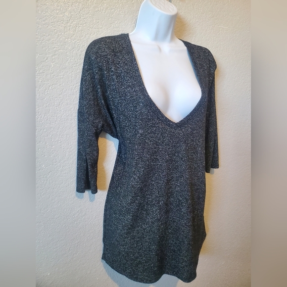 💚5/$25 EXPRESS One Eleven V-neck Oversized Knit Top Sweater Size Small - Picture 2 of 4